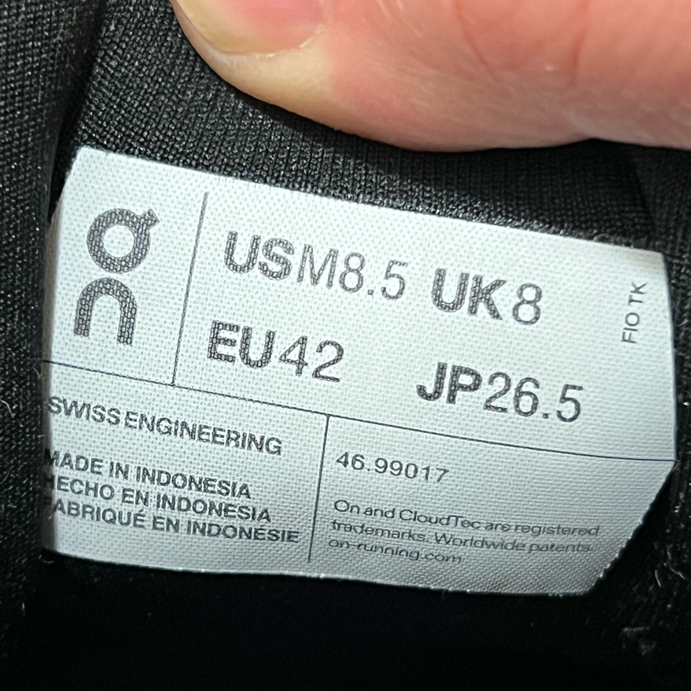 On Running Cloudrunner Eclipse Frost Men shoes - image 15